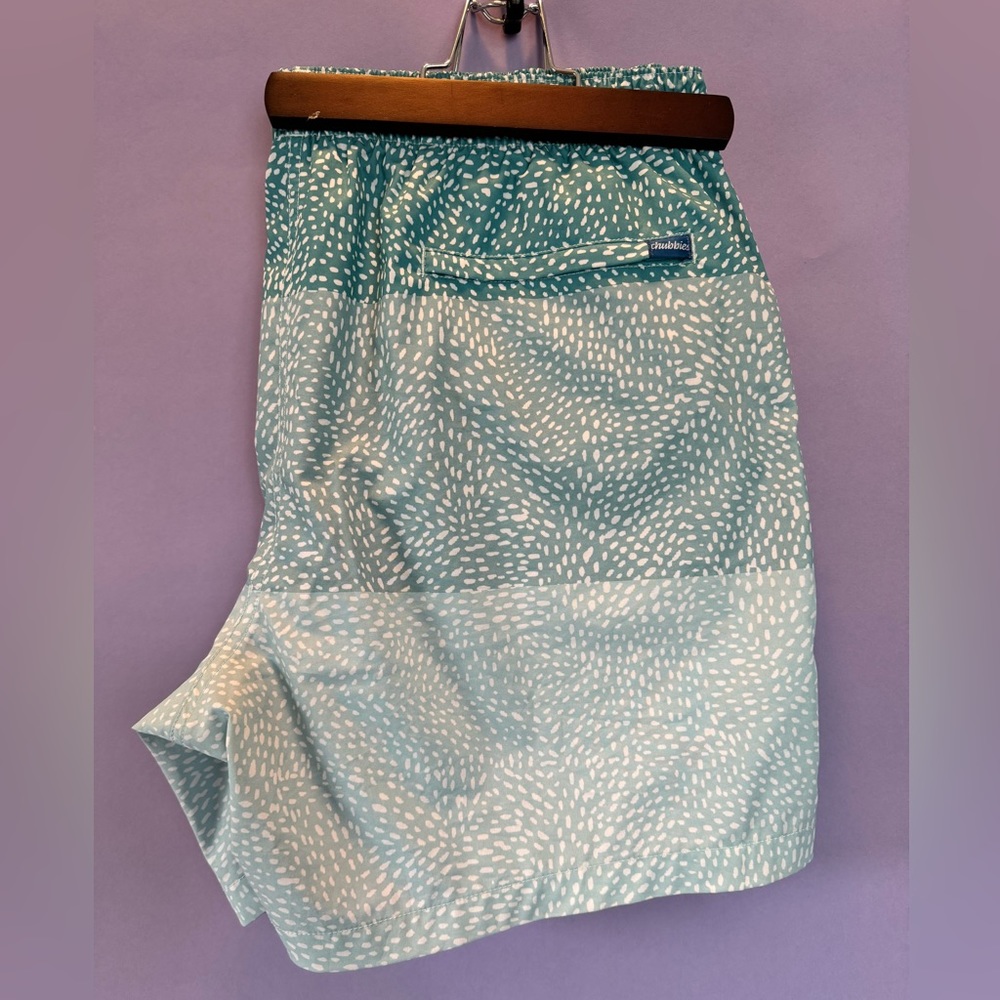 Chubbies Whale Sharks 5.5” Stretch Swim Trunk - Picture 1 of 4